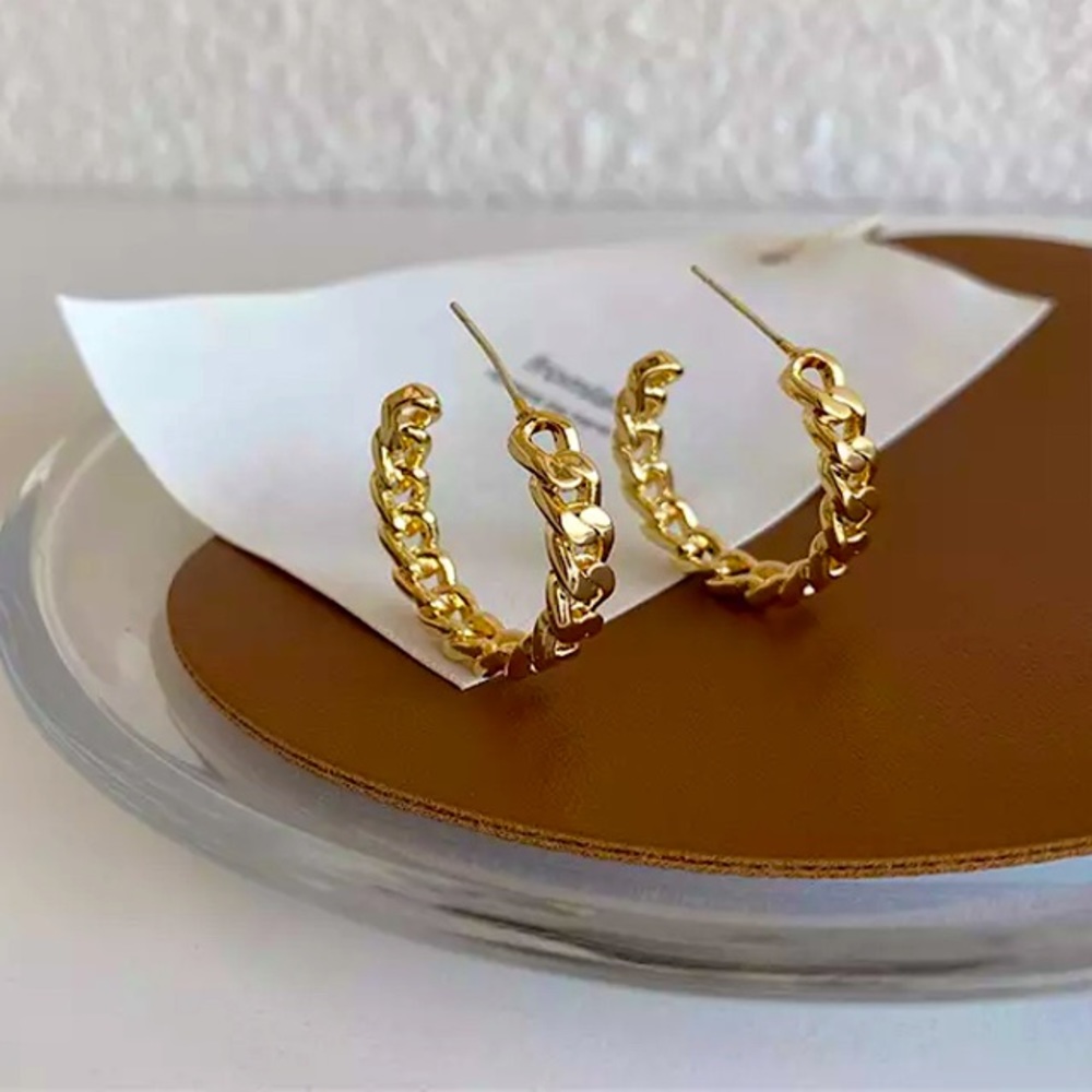 “City Girl” Chain Link Gold Hoop Open Circle Classic Chic Modern Casual Earrings - Picture 6 of 9